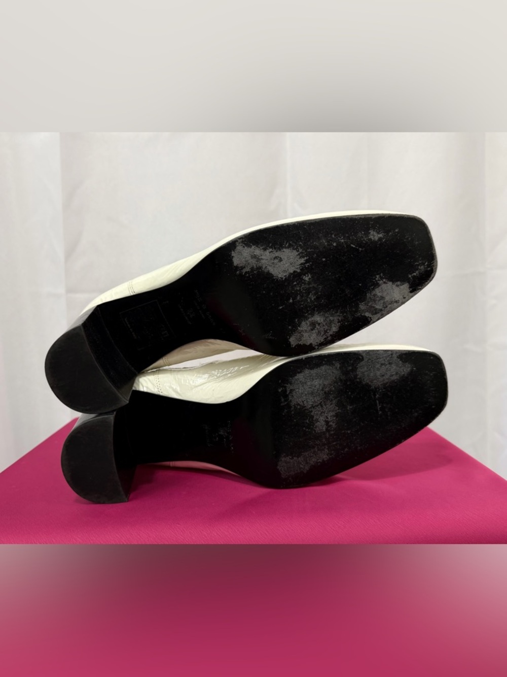 rag & bone Off White Patent Chelsea Crinkle Slip On Booties w/ Black Elastic. 39 - Picture 7 of 8
